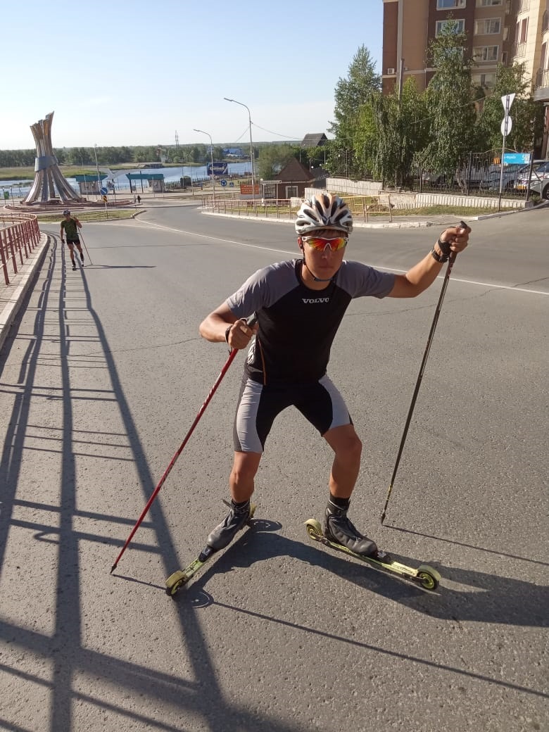 Тренировки лыжников летом не прекращаются – Учительская плюс